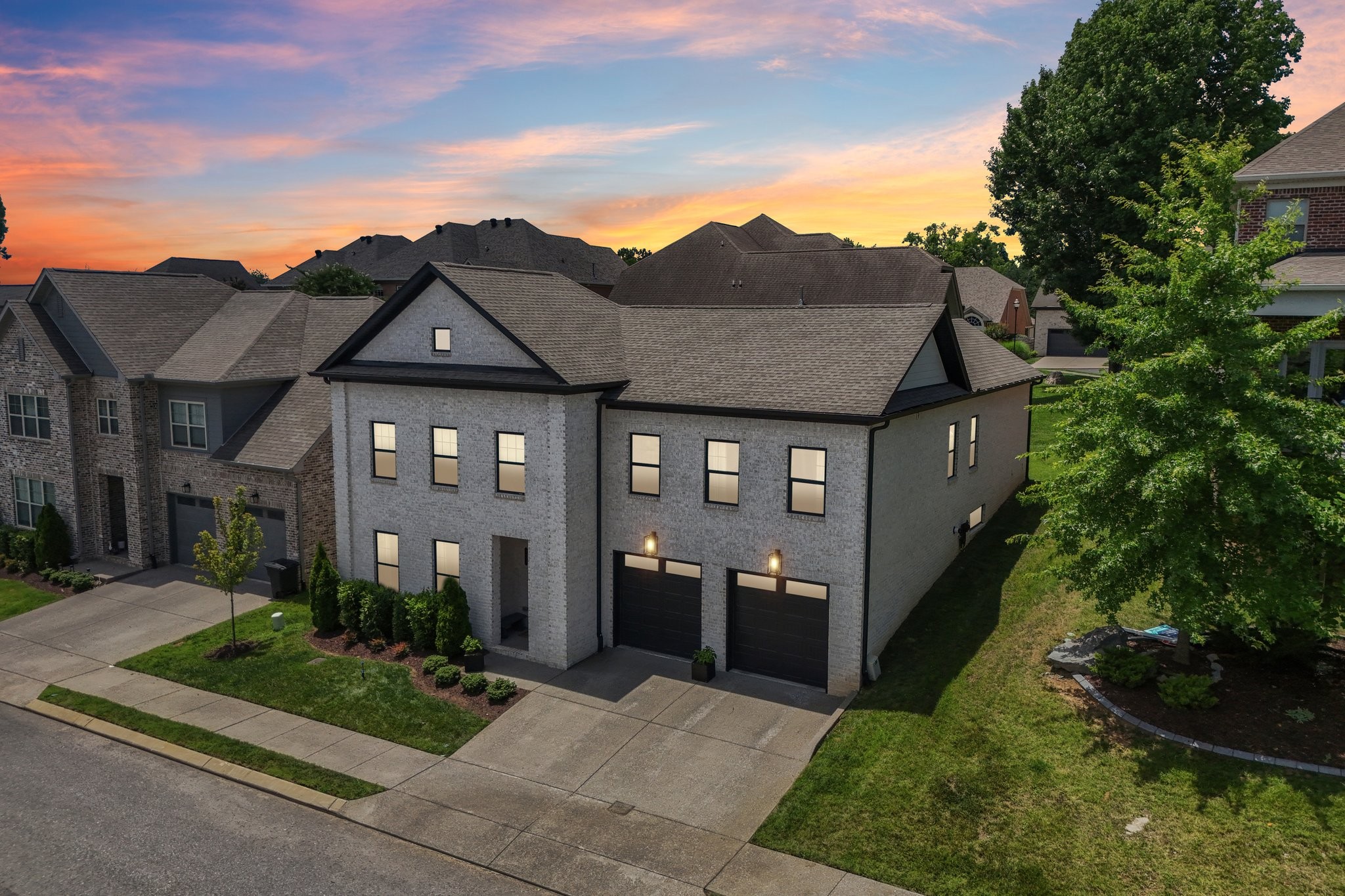 2033 Blackstone Dr