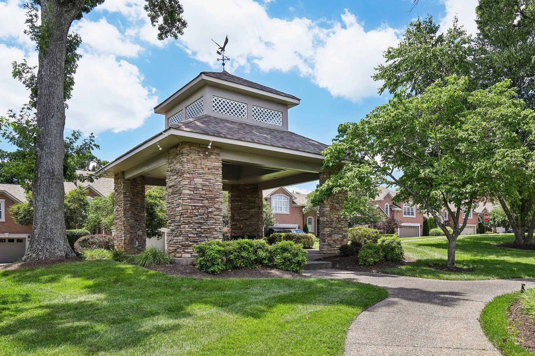 2033 Blackstone Dr