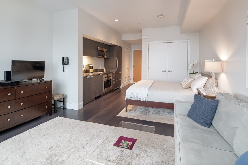 110 Stuart St Unit: 25I