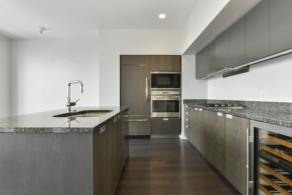 110 Stuart Street # 24E