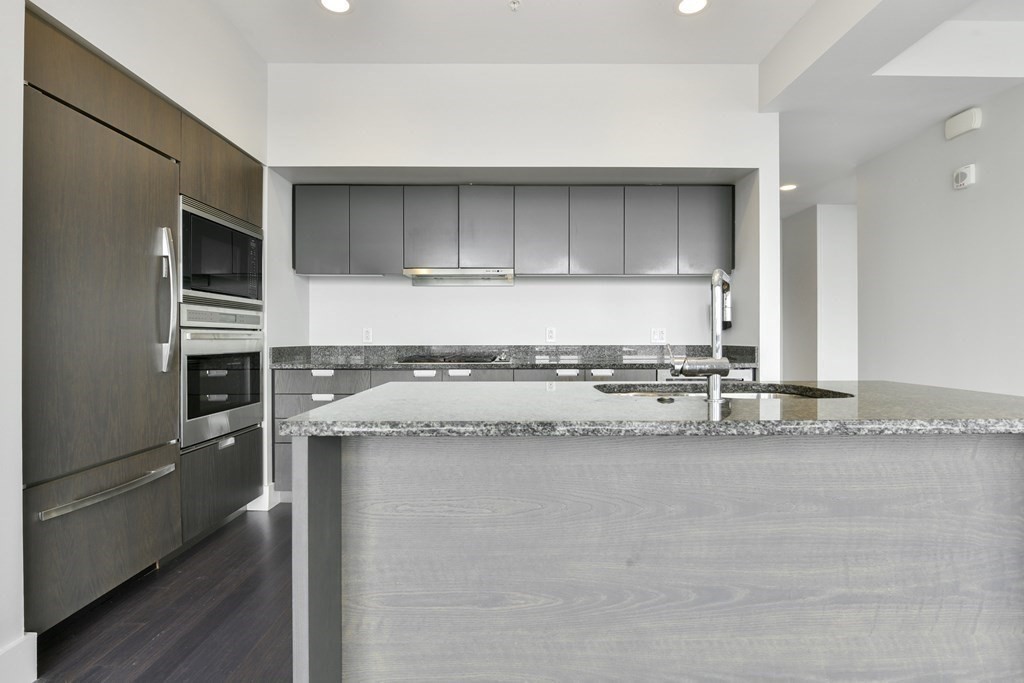 110 Stuart Street # 24E