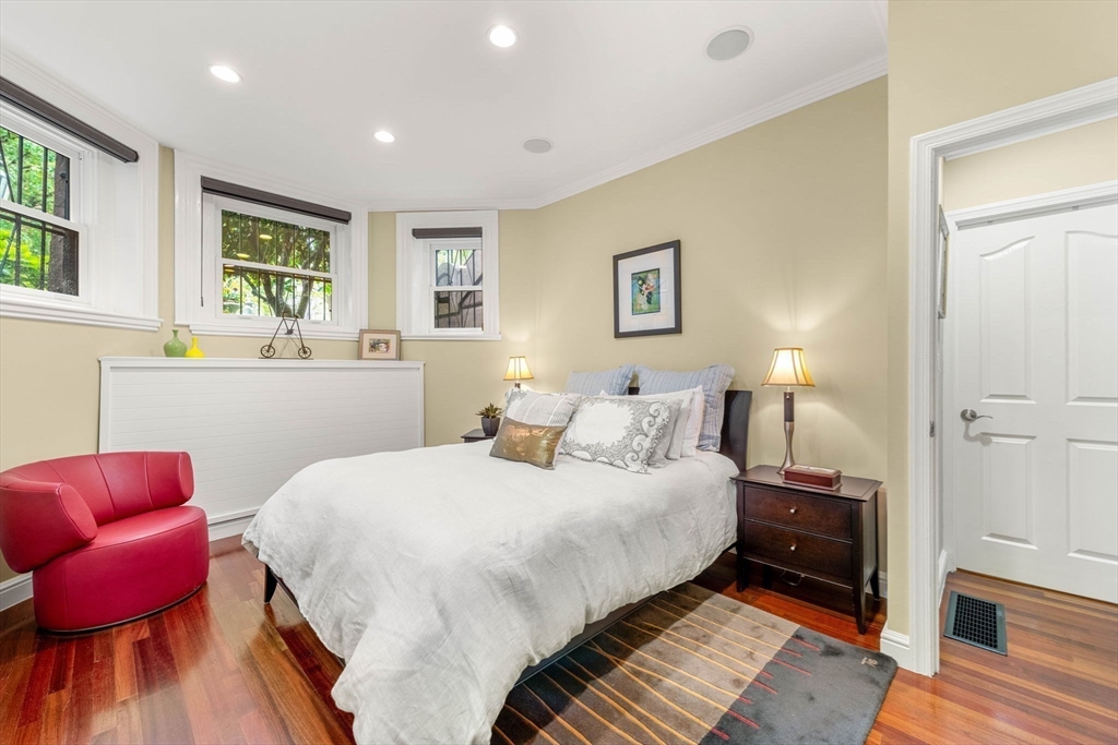 296 Commonwealth Ave # 1