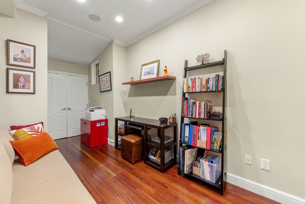 296 Commonwealth Ave # 1