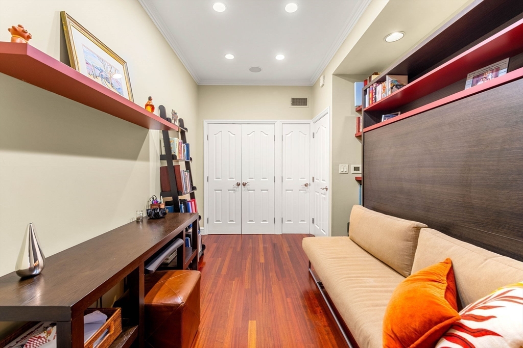 296 Commonwealth Ave # 1