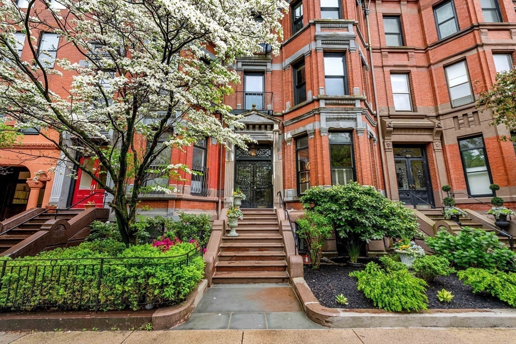 296 Commonwealth Ave # 1