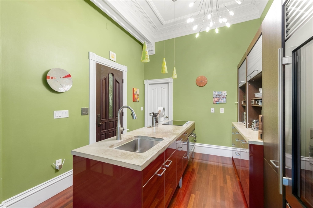 296 Commonwealth Ave # 1