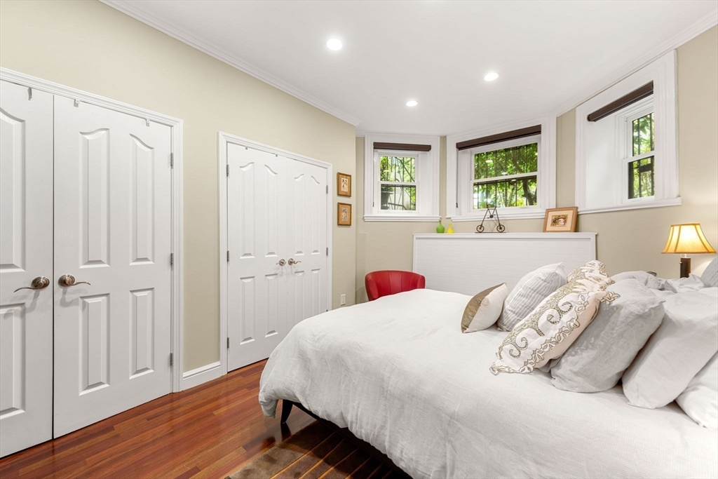 296 Commonwealth Ave # 1