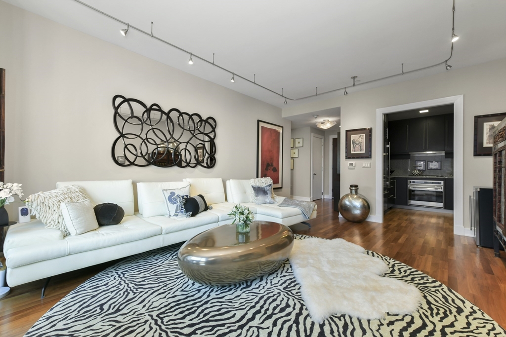 500 Atlantic Ave # 19C