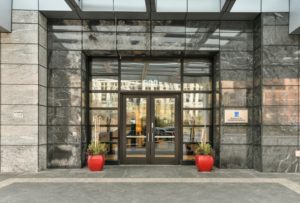 500 Atlantic Ave # 19C