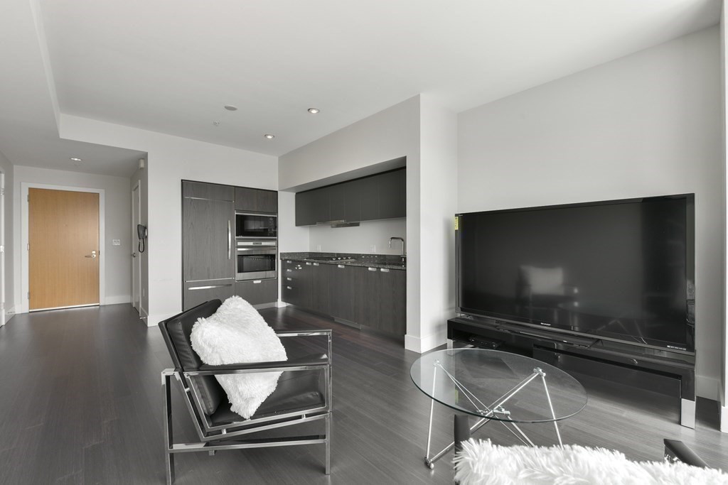 110 Stuart St # 27J