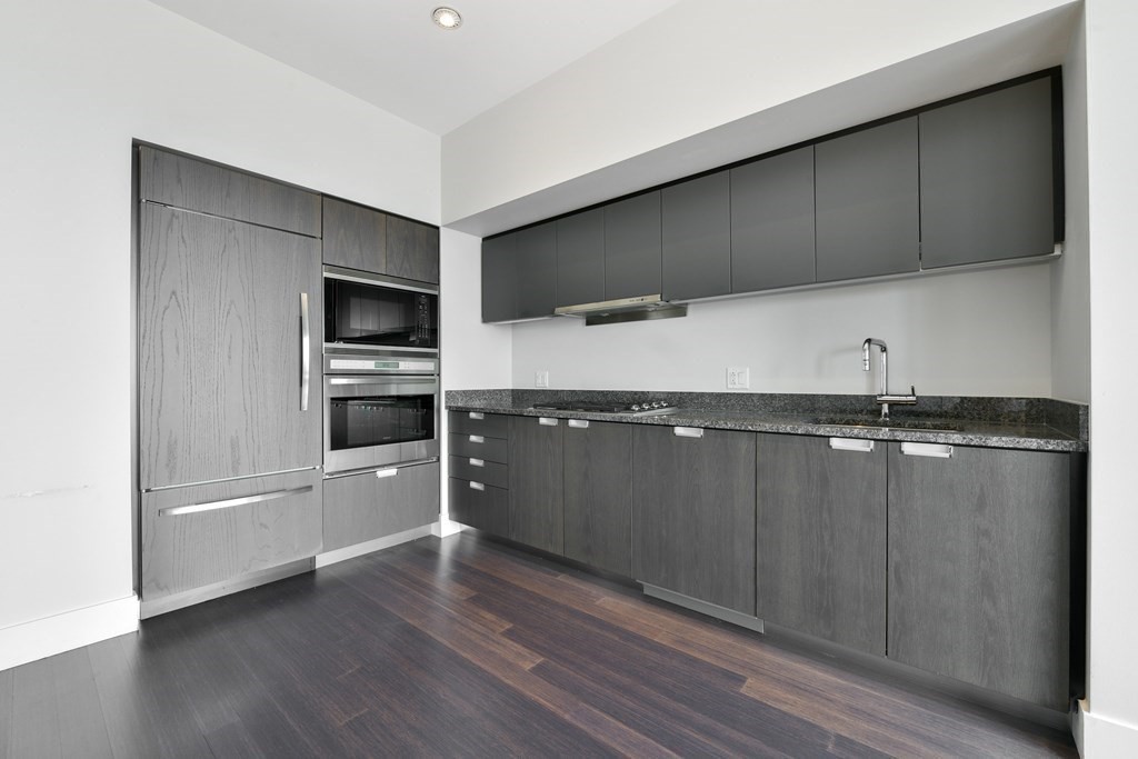 110 Stuart St # 27J