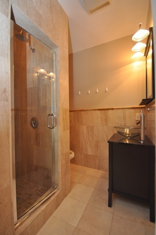 218 Newbury Street Unit: 4RR