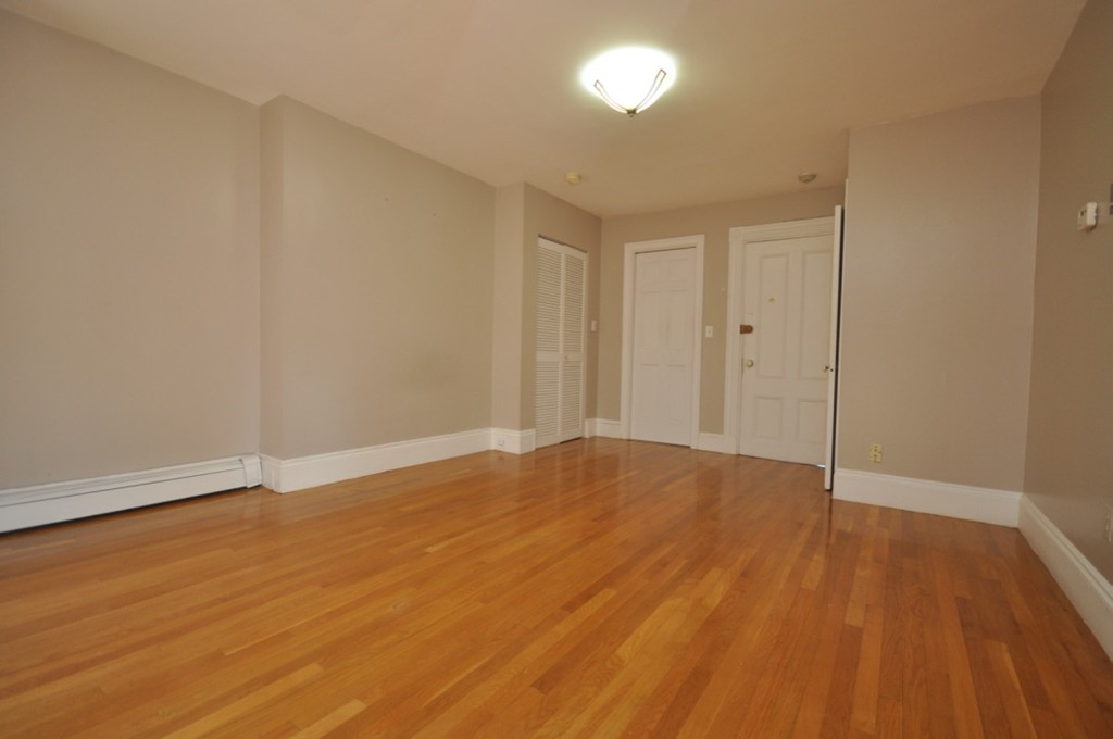 218 Newbury Street Unit: 4RR