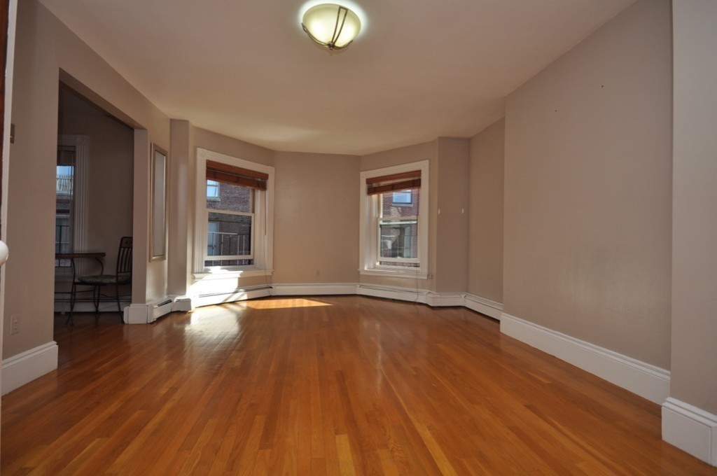 218 Newbury Street Unit: 4RR