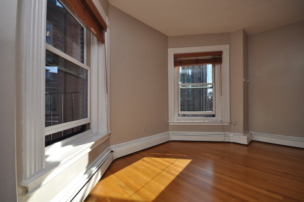 218 Newbury Street Unit: 4RR