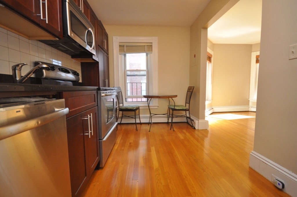 218 Newbury Street Unit: 4RR