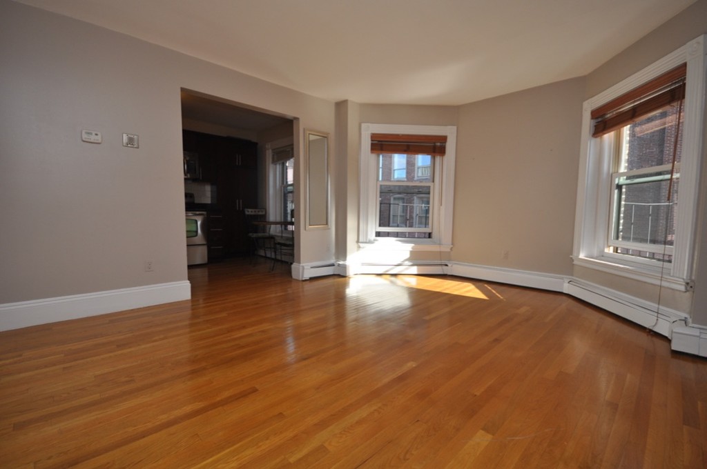 218 Newbury Street Unit: 4RR