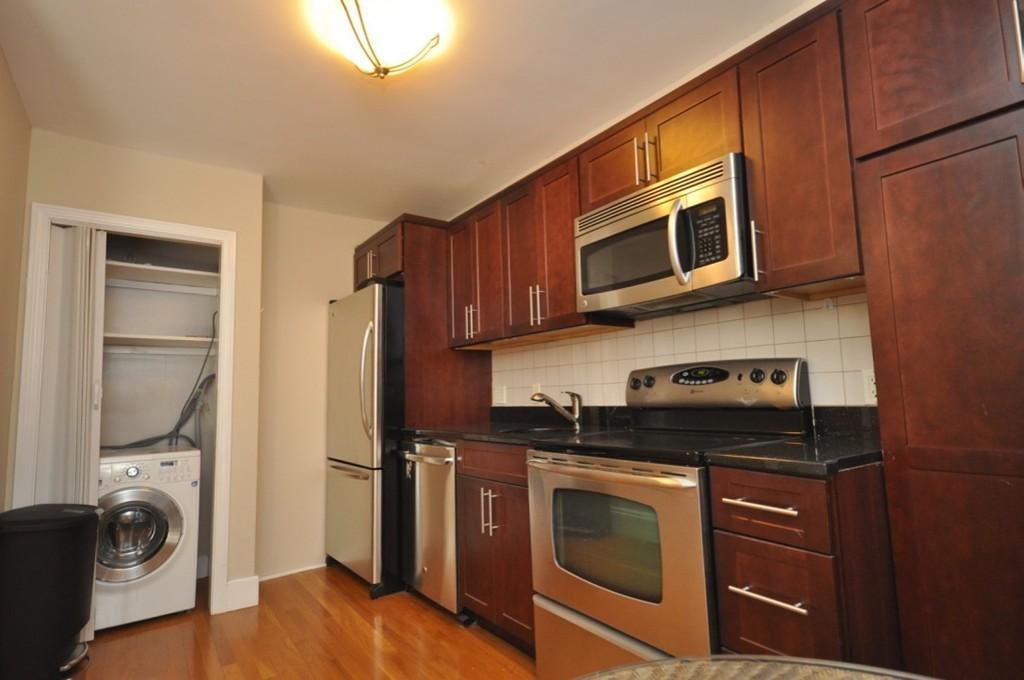 218 Newbury Street Unit: 4RR