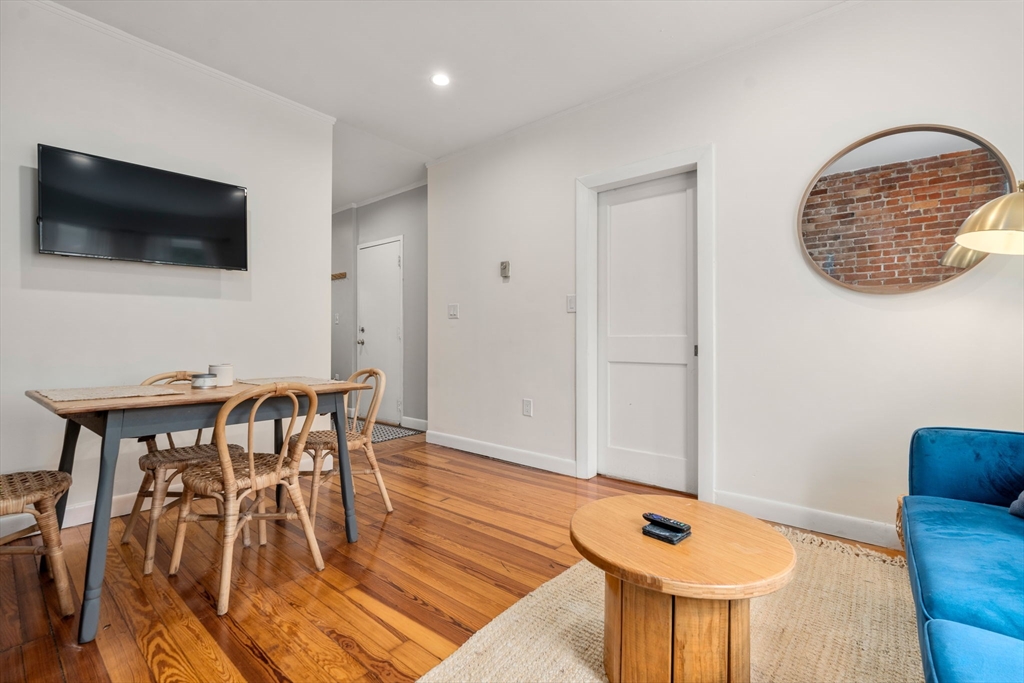 8 Saxton St # 2