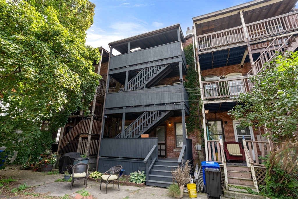 8 Saxton St # 2