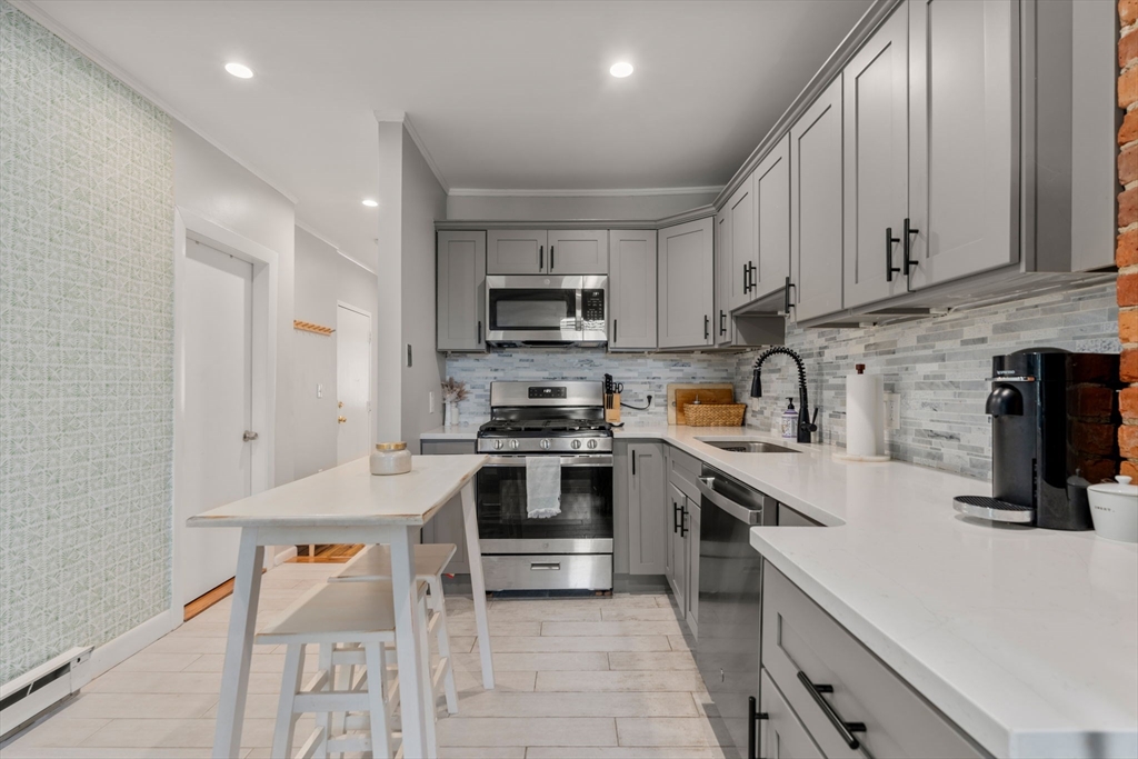 8 Saxton St # 2