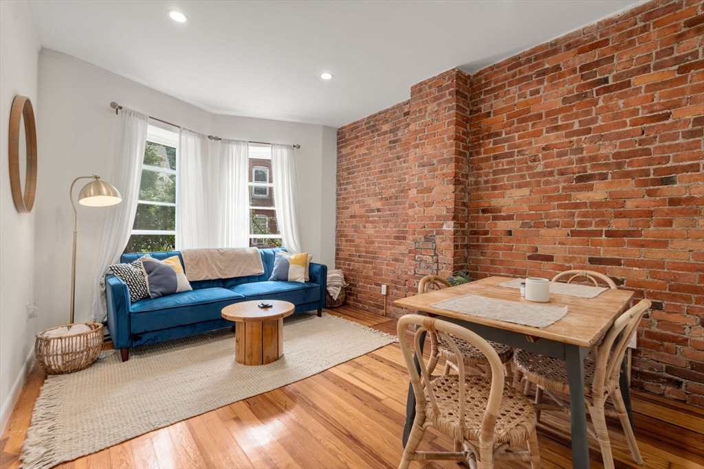 8 Saxton St # 2