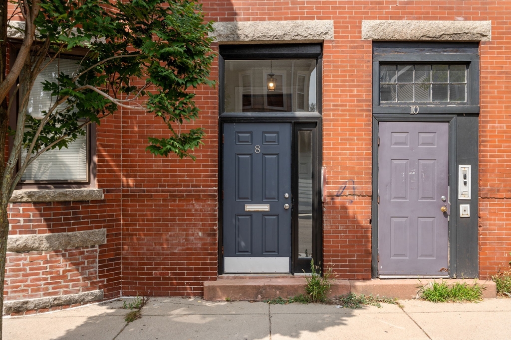 8 Saxton St # 2