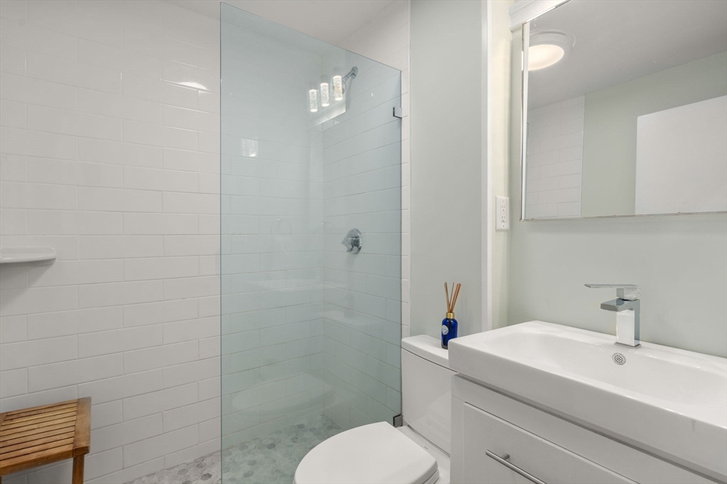 8 Saxton St # 2
