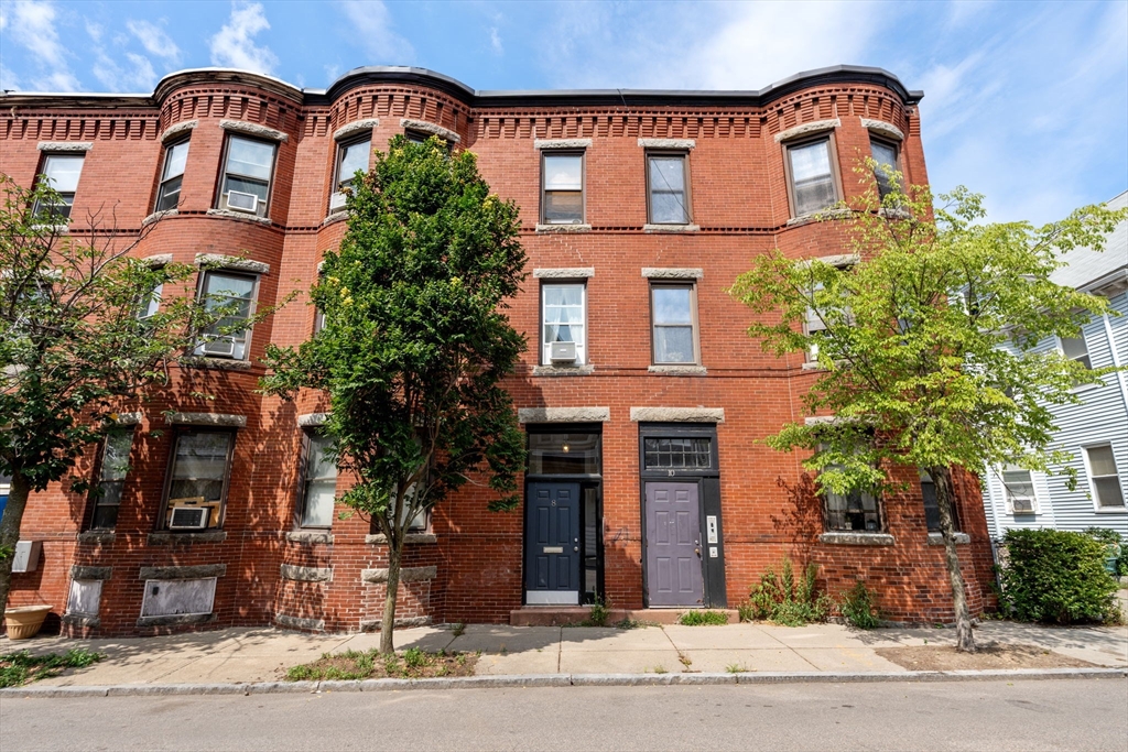 8 Saxton St # 2