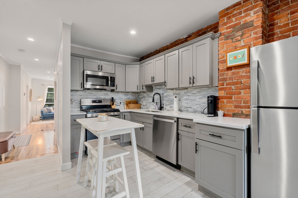 8 Saxton St # 2
