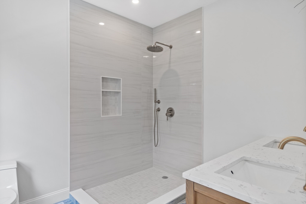 9 Monument St Unit: TH