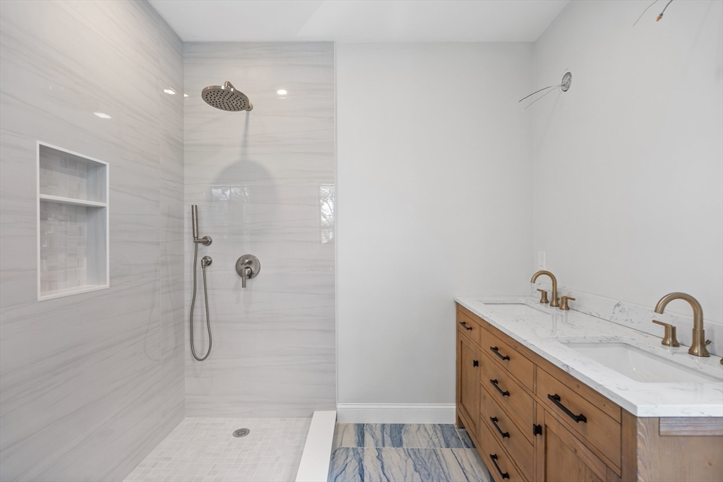 9 Monument St Unit: TH