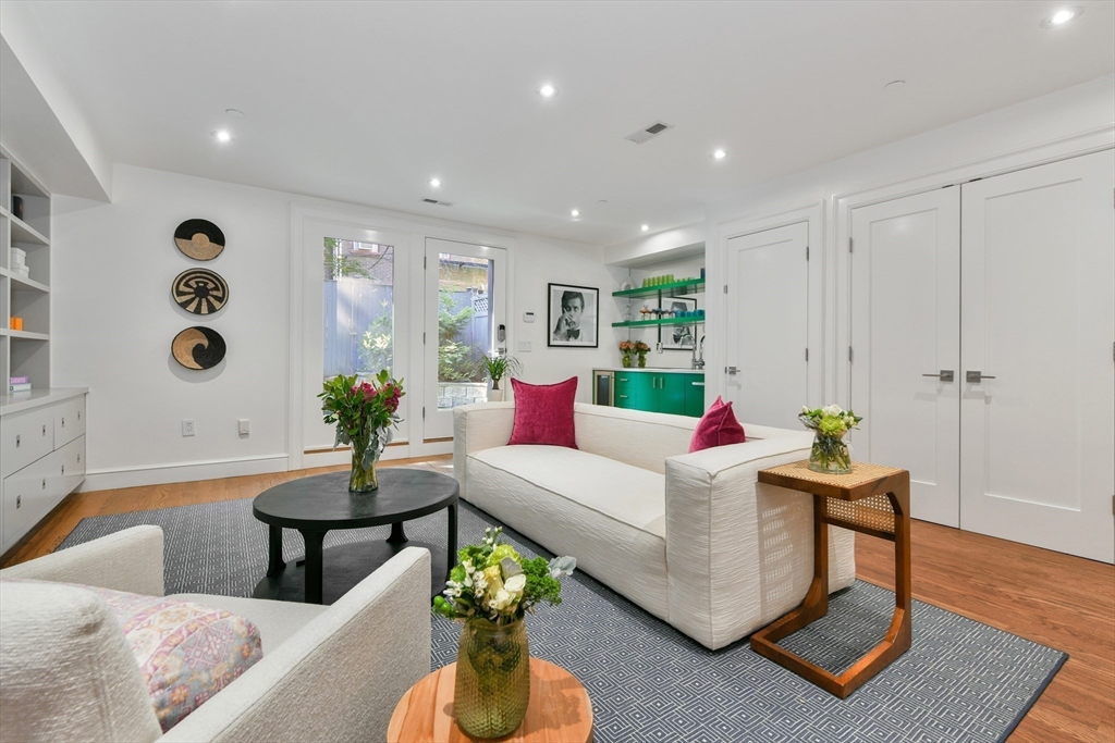 50 Dwight St # 1