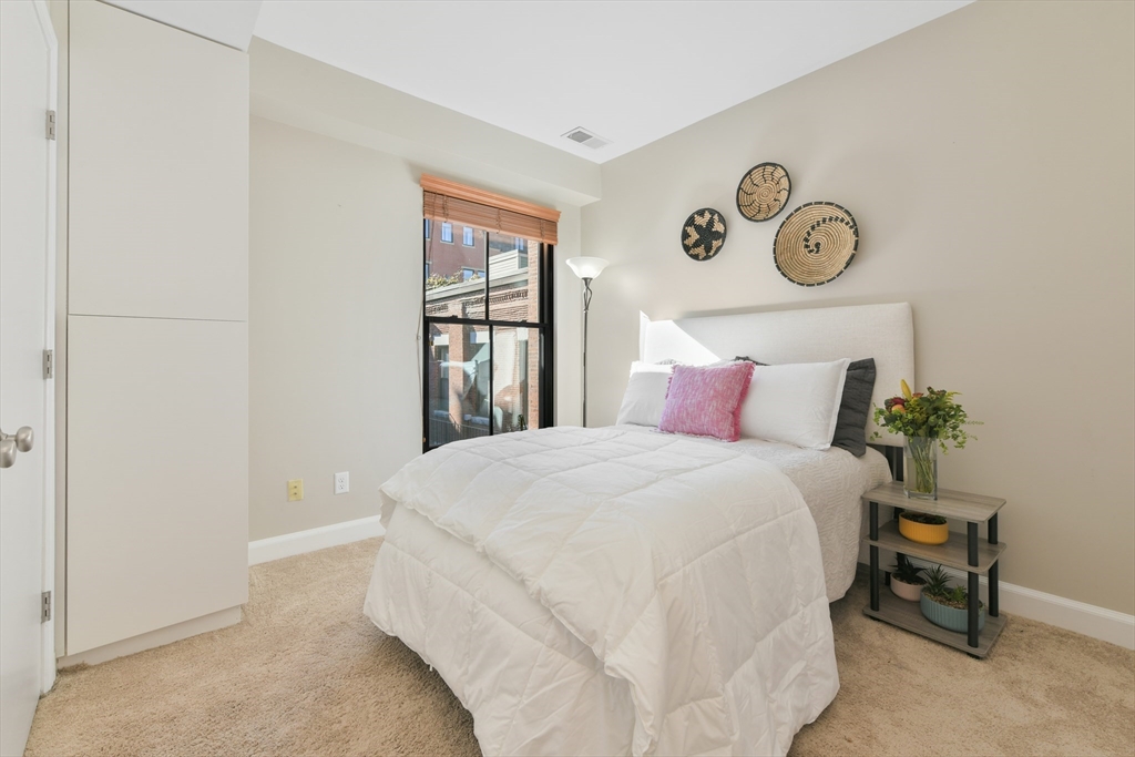 14 Clarendon St # 402