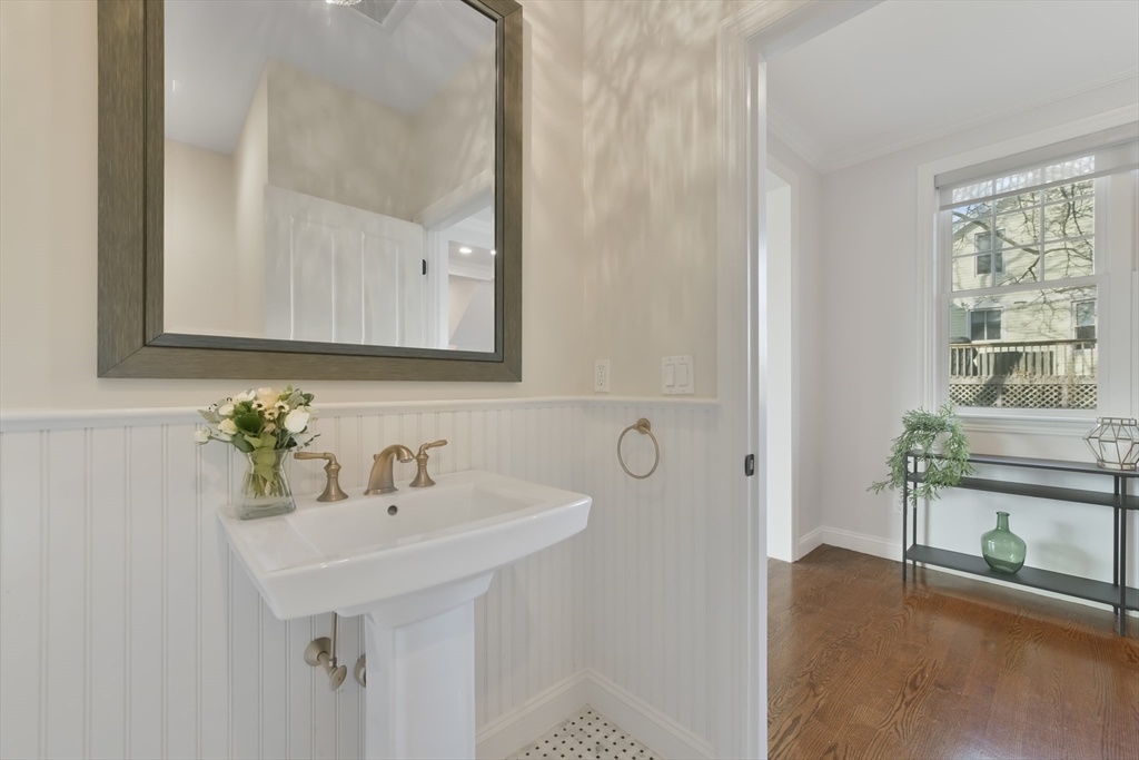 26 Crescent Rd # 1