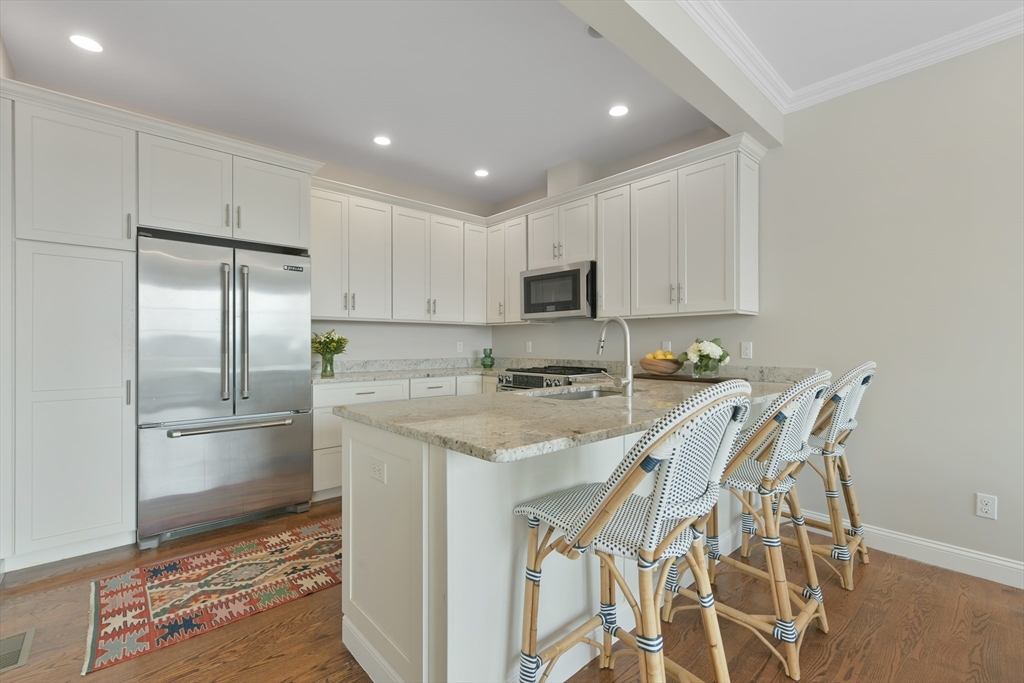 26 Crescent Rd # 1