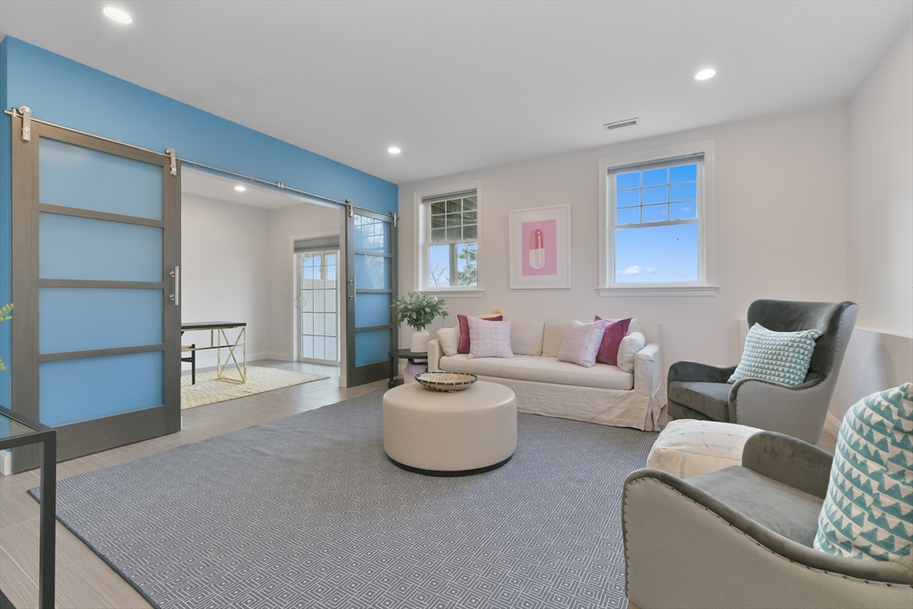 26 Crescent Rd # 1