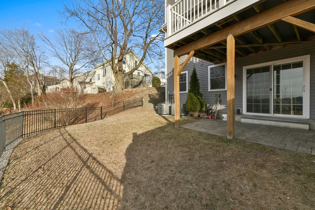 26 Crescent Rd # 1