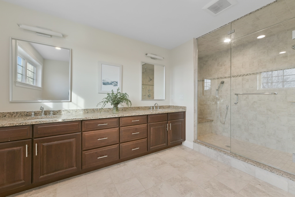 26 Crescent Rd # 1