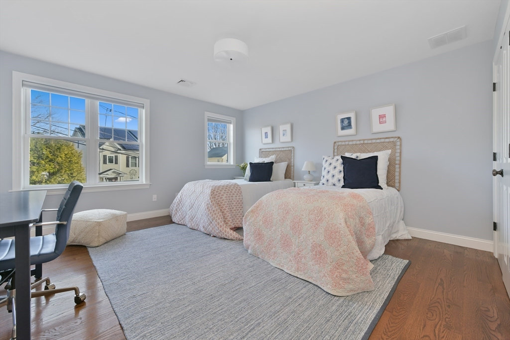 26 Crescent Rd # 1