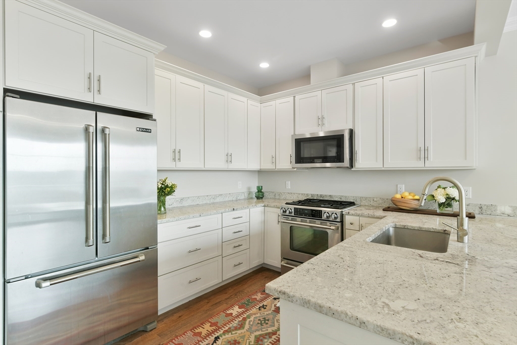 26 Crescent Rd # 1