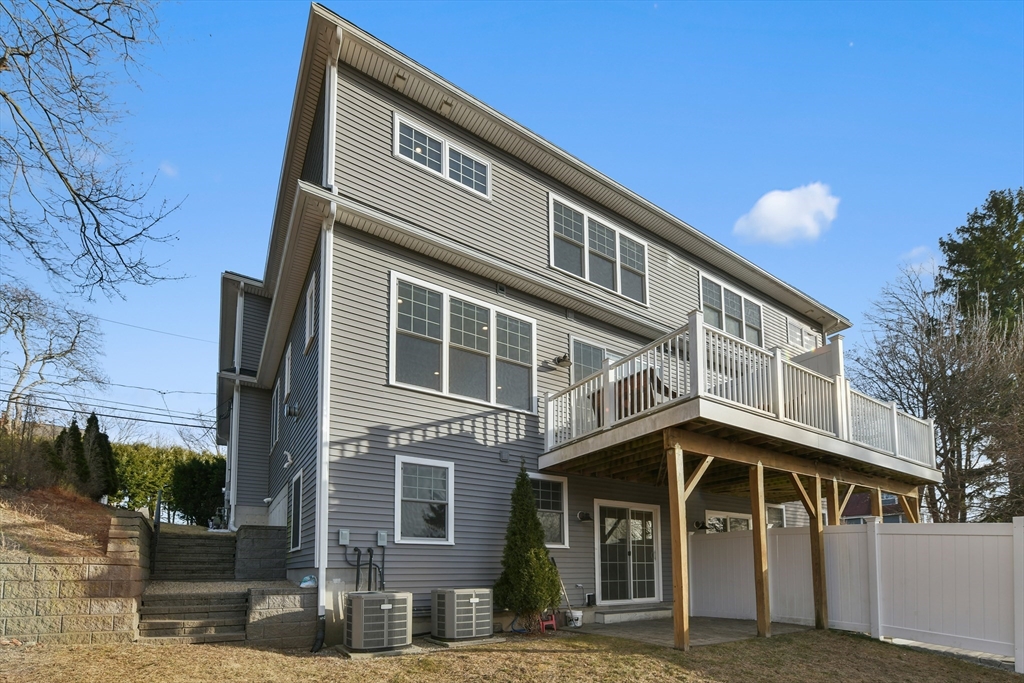 26 Crescent Rd # 1