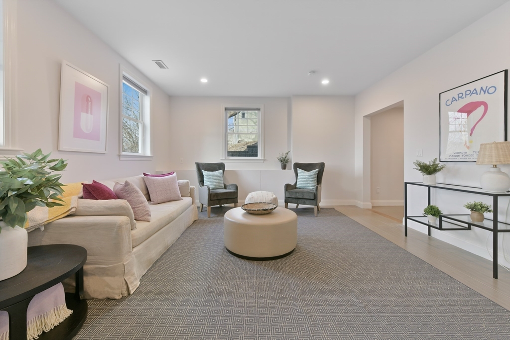 26 Crescent Rd # 1