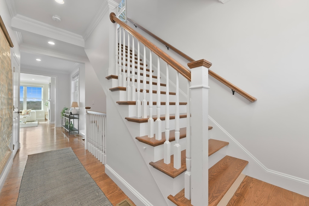 26 Crescent Rd # 1