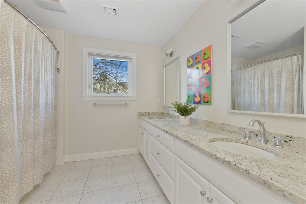 26 Crescent Rd # 1