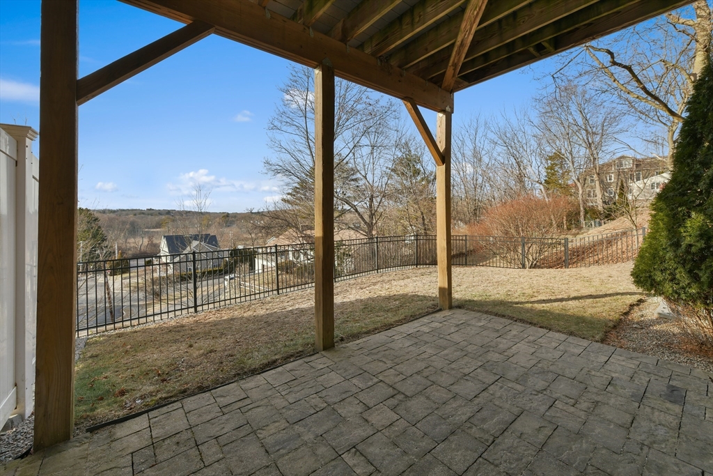 26 Crescent Rd # 1
