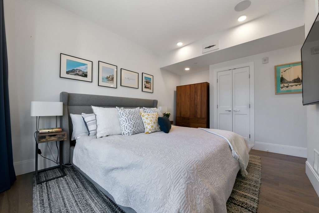 10 Sydney St # 5
