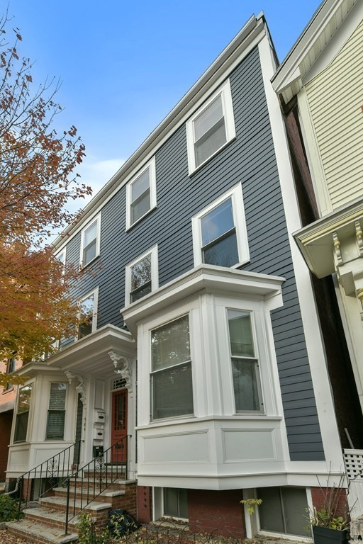 584 E 8th St # 4