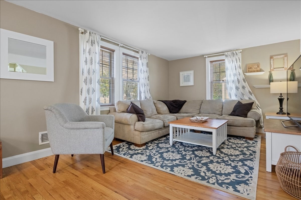 59 Dresser Ave