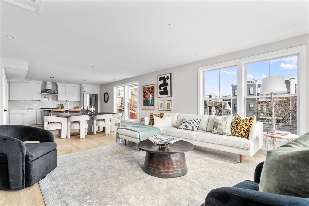 220 Bowen Street # 4